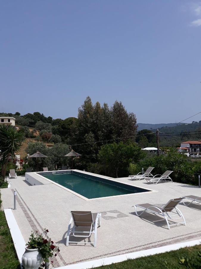 Manos Studios Kolios Luaran gambar